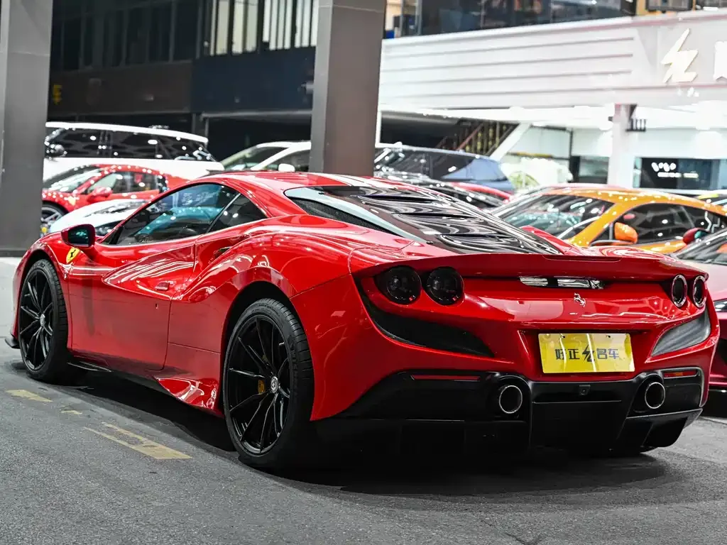 Ferrari F8 — фото 10