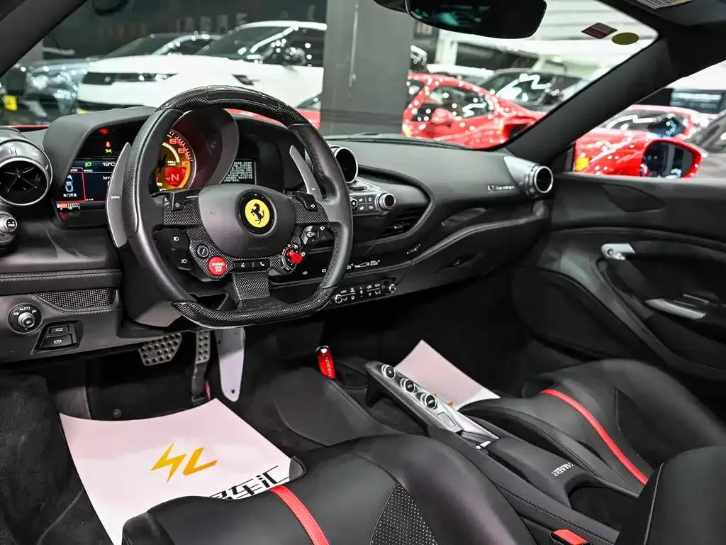 Ferrari F8 — фото 9