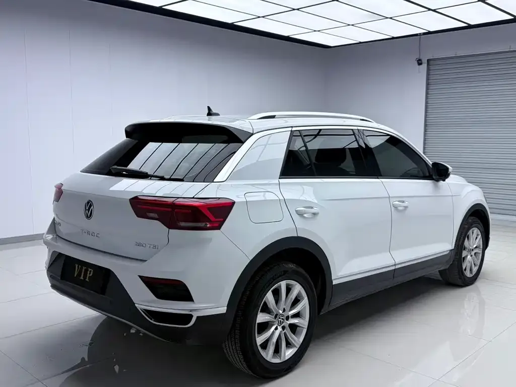 Volkswagen T-Roc — фото 9