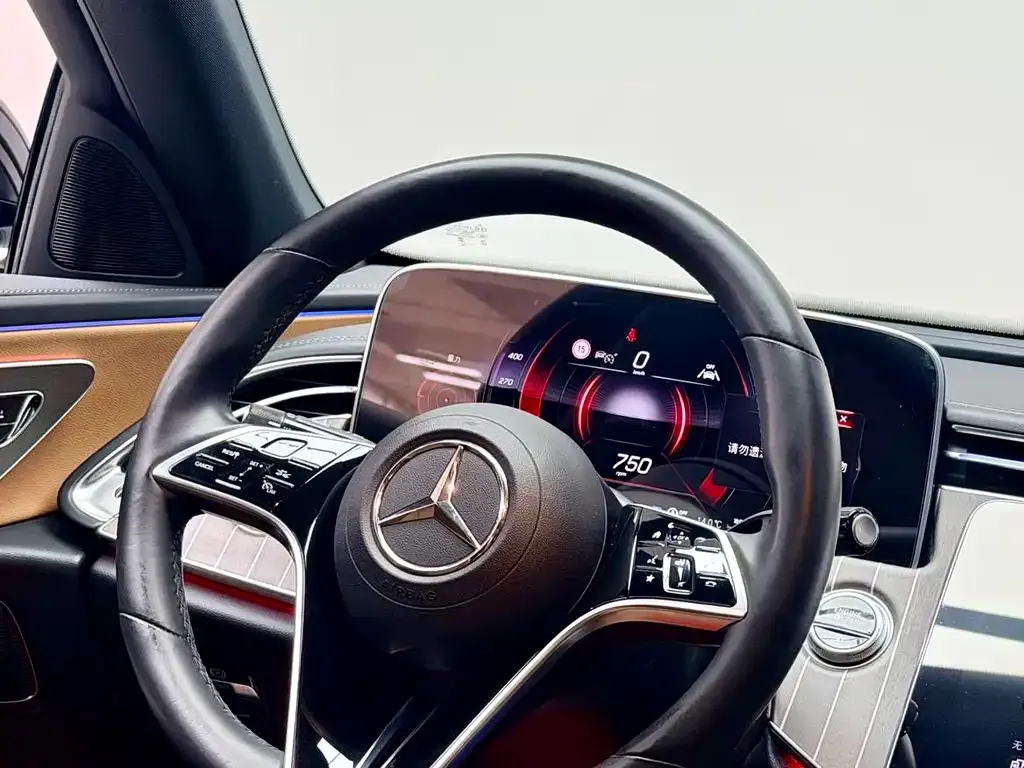 Mercedes-Benz E-Class — фото 5