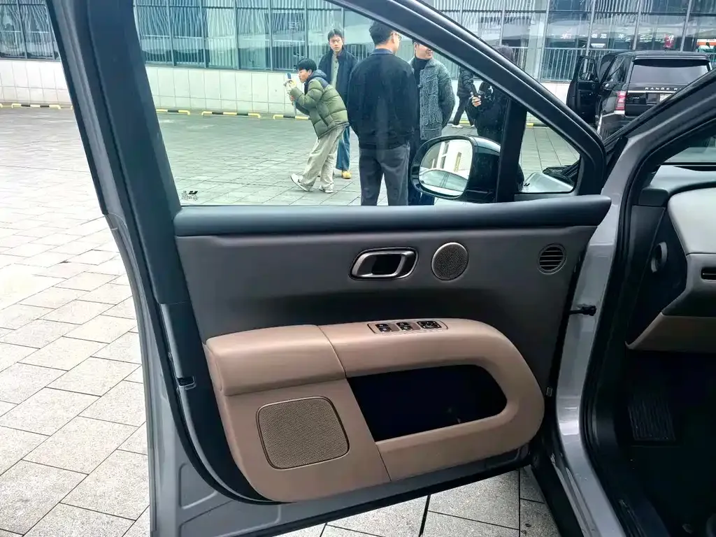 Li Auto i6 — фото 10