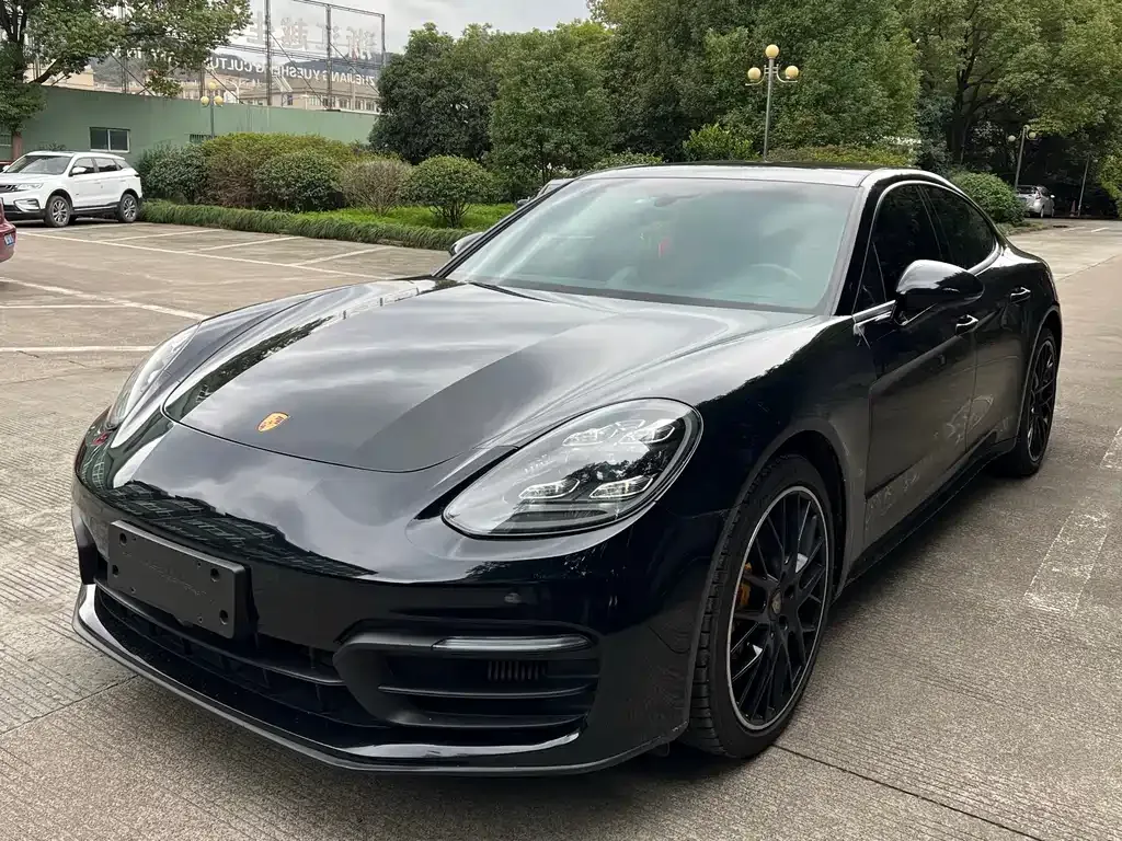 Porsche Panamera — фото 1