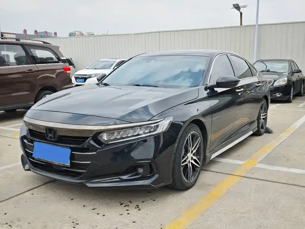 Honda Accord — фото 1