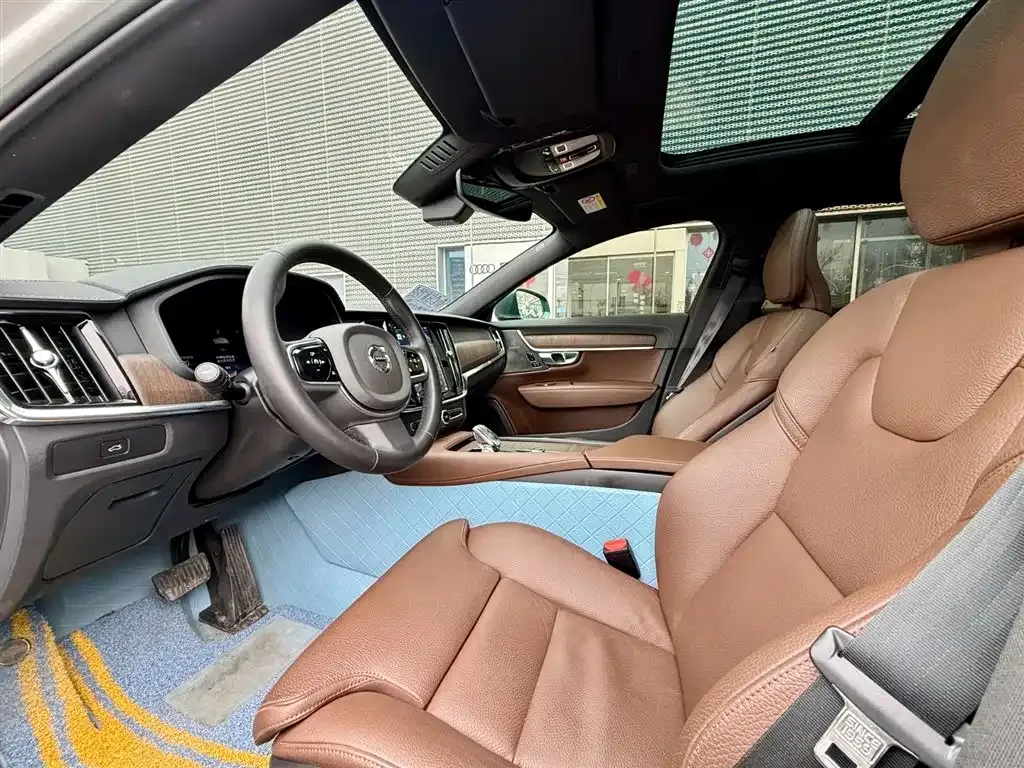 Volvo S90 — фото 10
