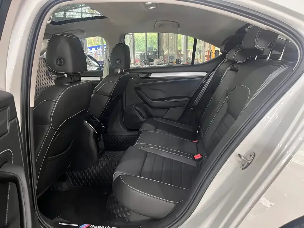 Skoda Superb — фото 9
