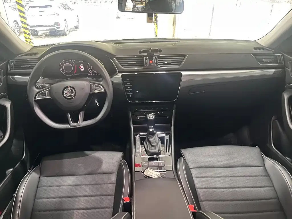 Skoda Superb — фото 8