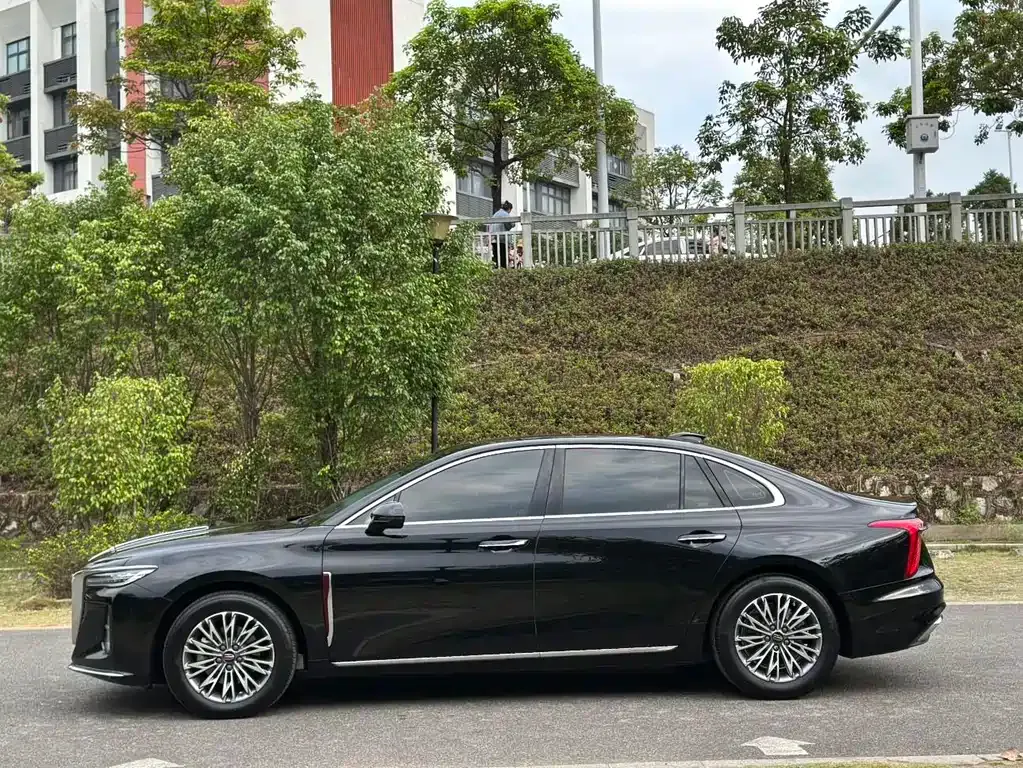 Hongqi H5 — фото 10