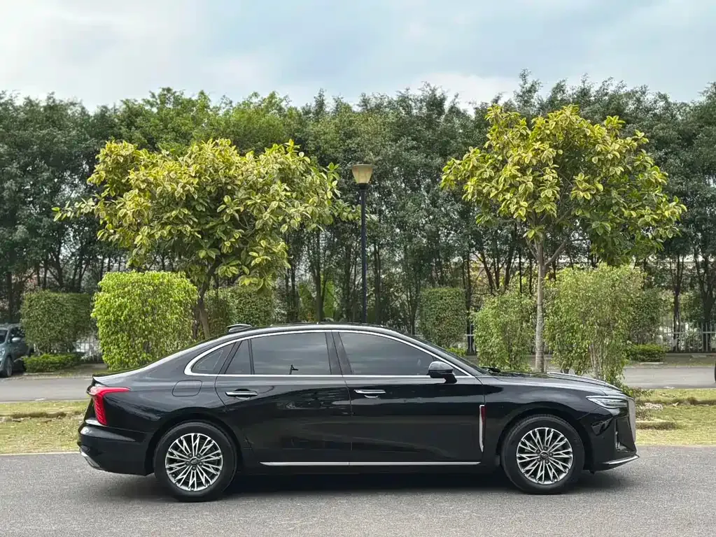 Hongqi H5 — фото 3