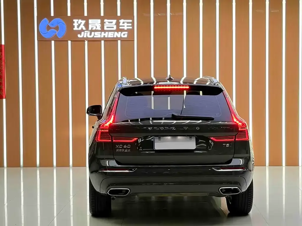 Volvo XC60 — фото 2