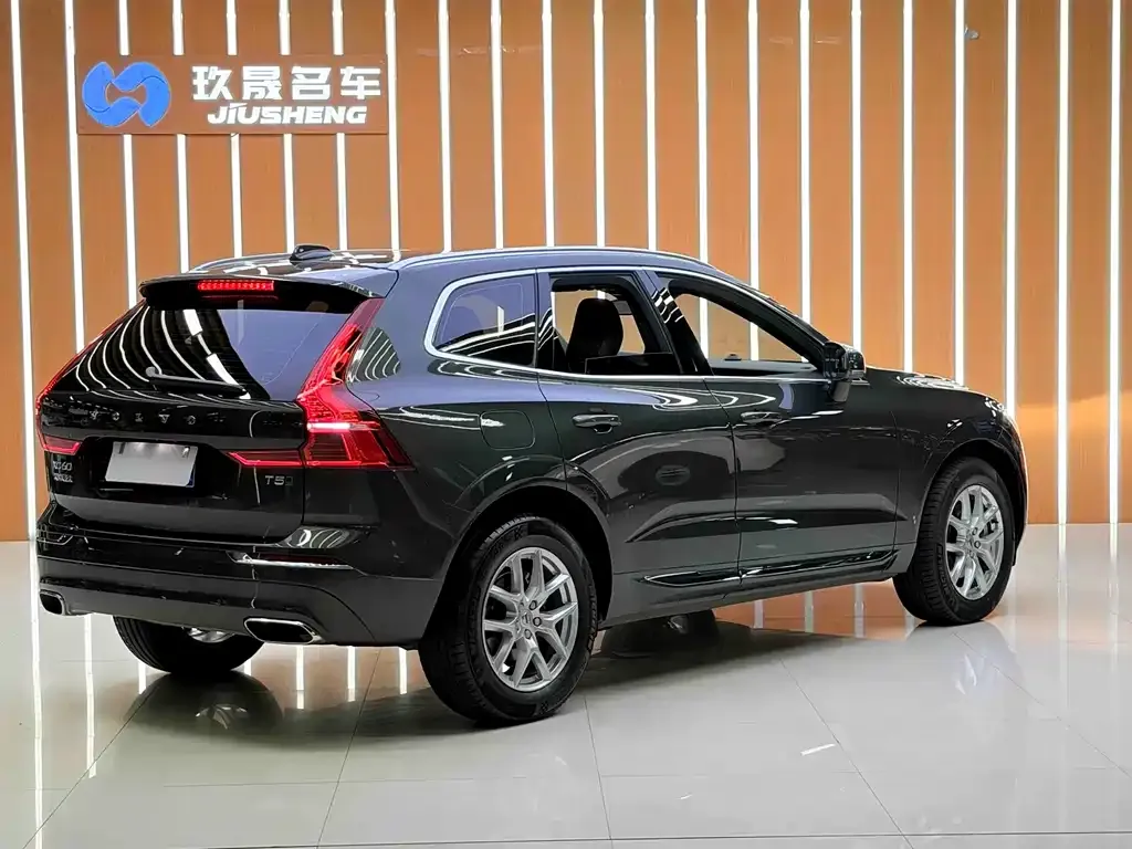Volvo XC60 — фото 9