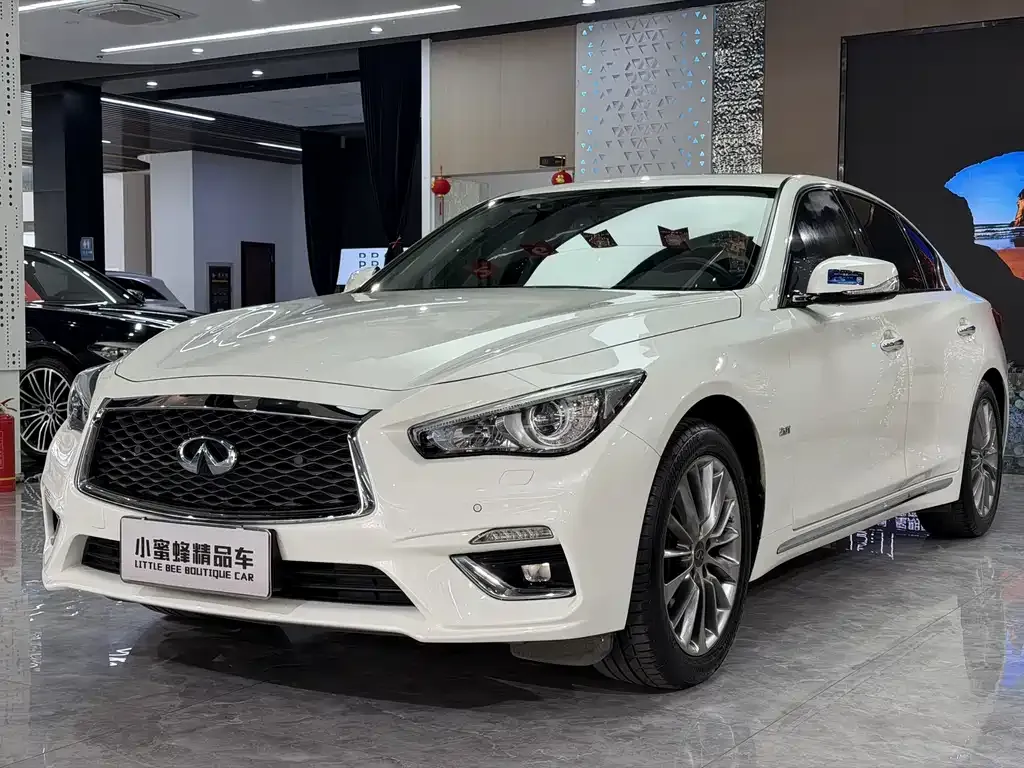 Infiniti Q50L — фото 1