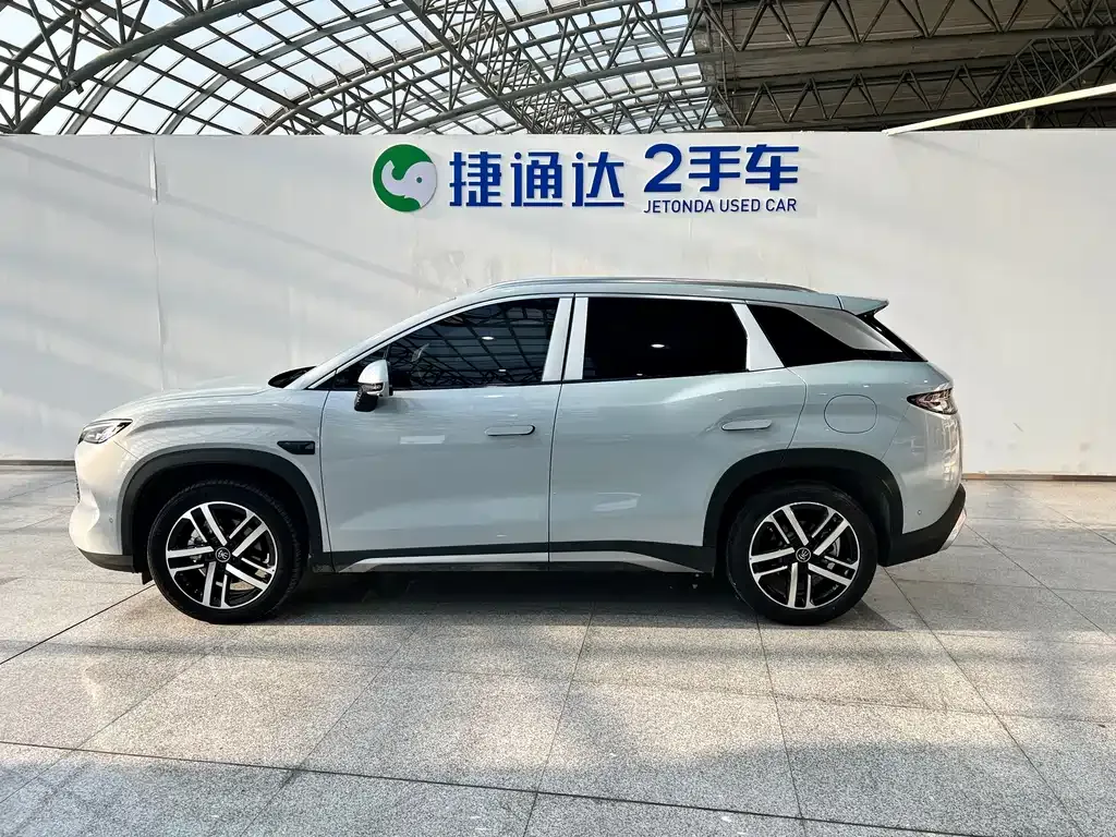BYD L DM-i — фото 10