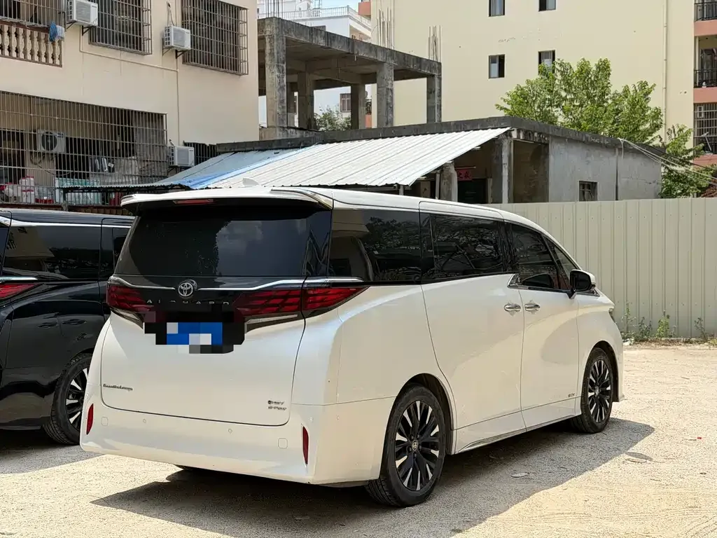 Toyota Alphard — фото 6