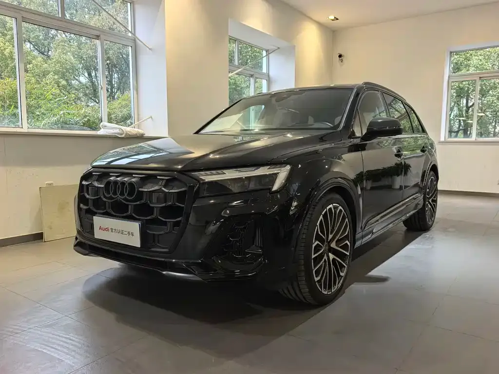 Audi SQ7 — фото 1