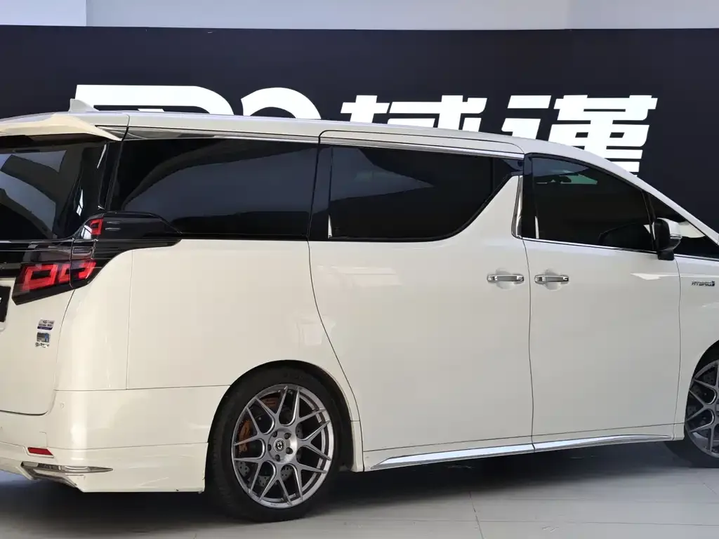 Toyota Vellfire — фото 7