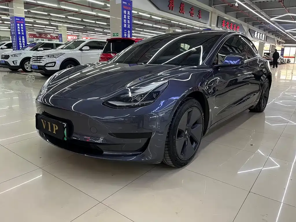 Tesla Model 3 — фото 1