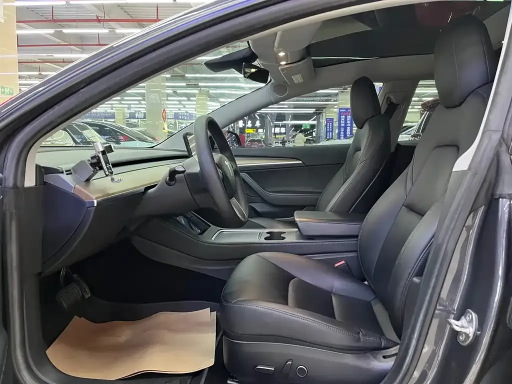 Tesla Model 3 — фото 3