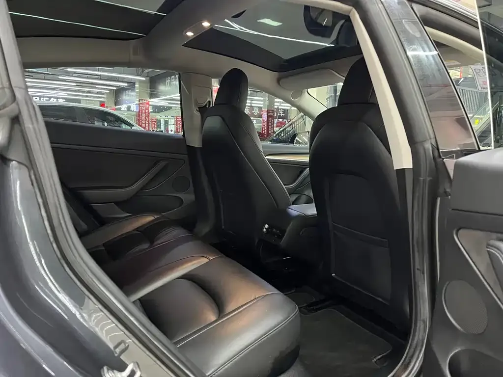 Tesla Model 3 — фото 4