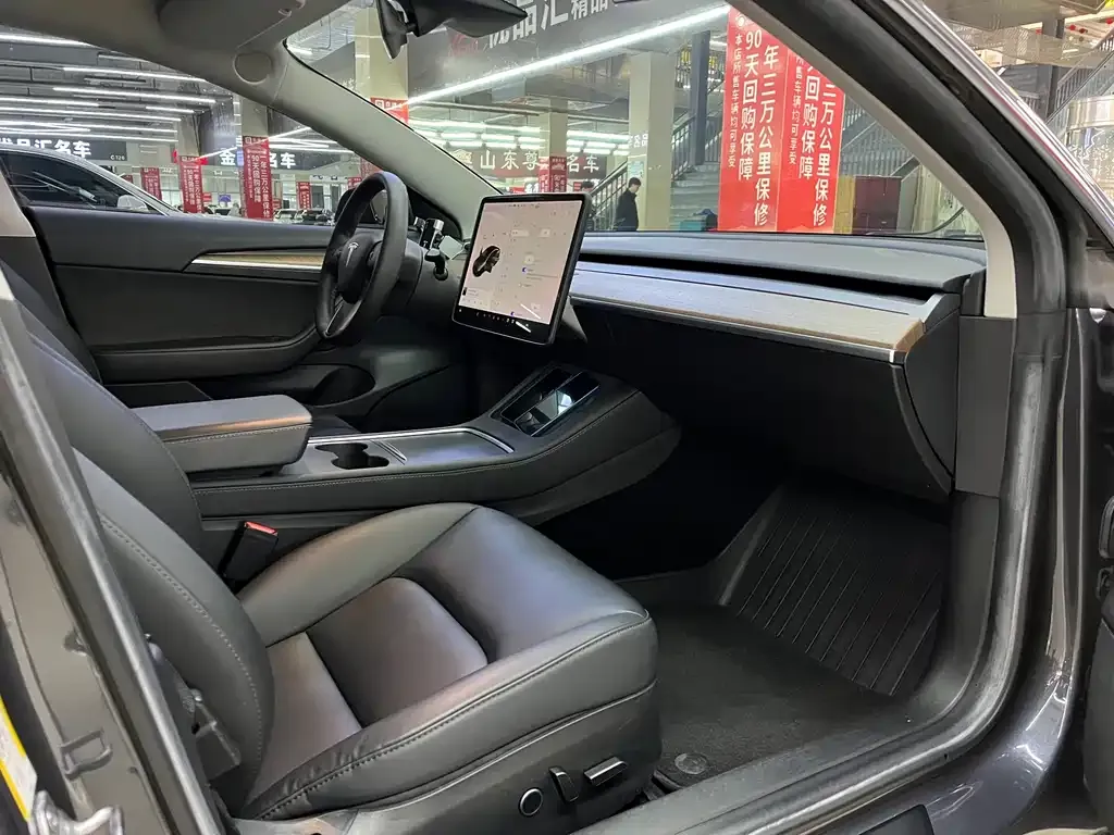 Tesla Model 3 — фото 7