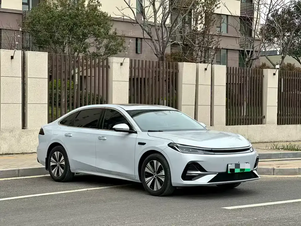 Geely Galaxy A7 — фото 1