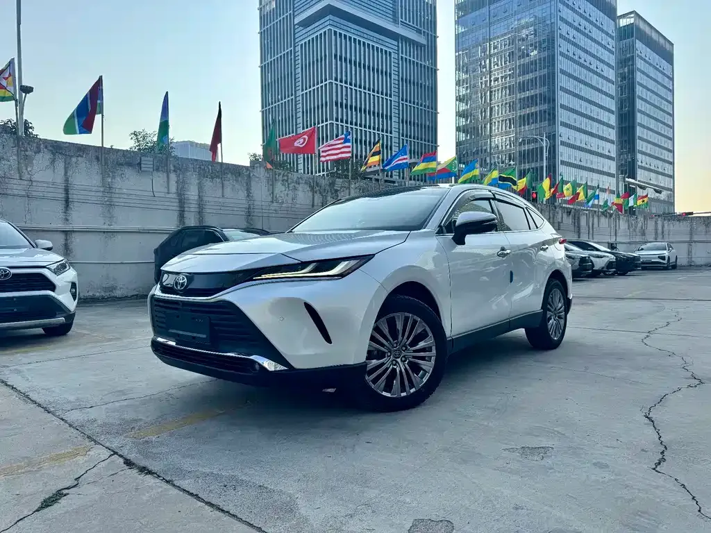 Toyota Harrier — фото 1