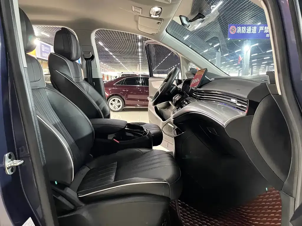 Roewe iMAX8 — фото 4