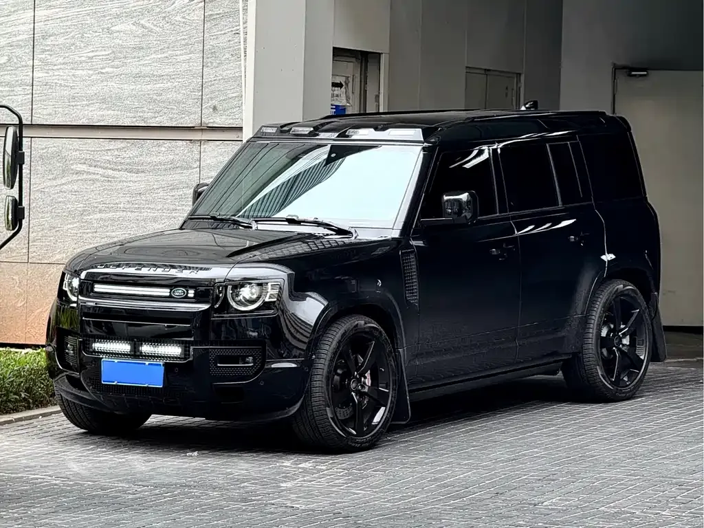 Land Rover Defender — фото 1