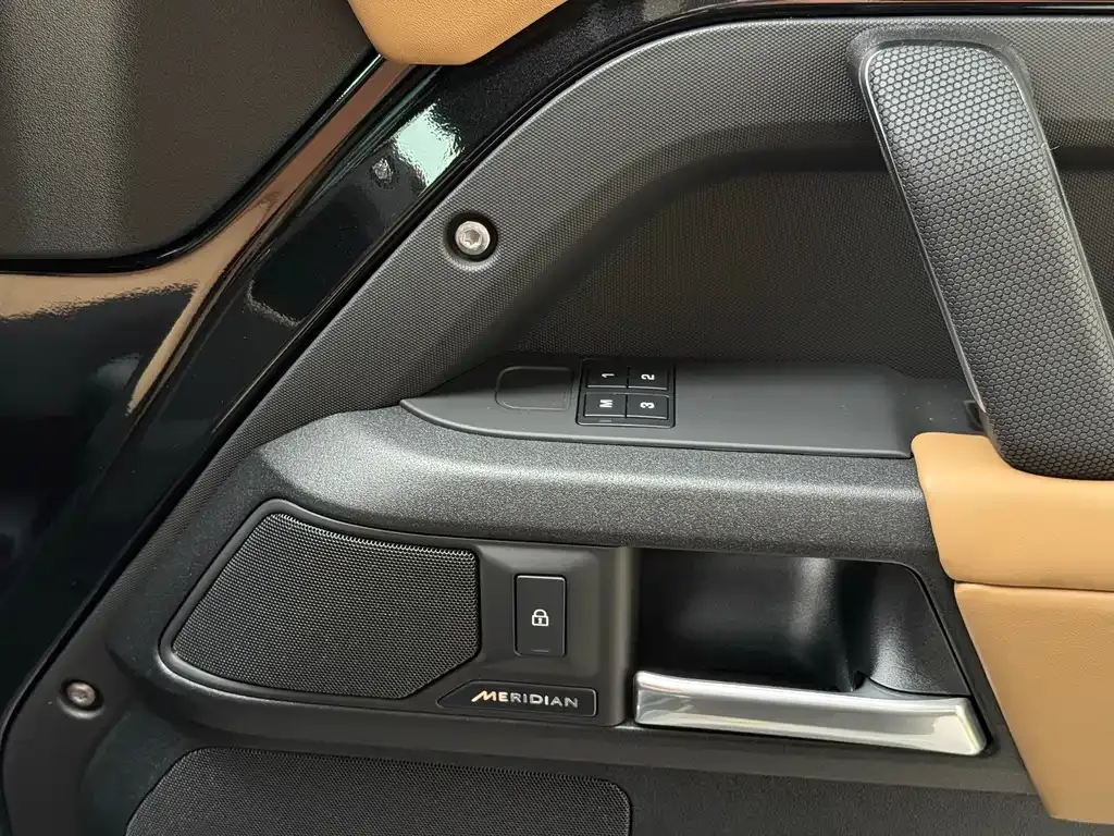 Land Rover Defender — фото 10