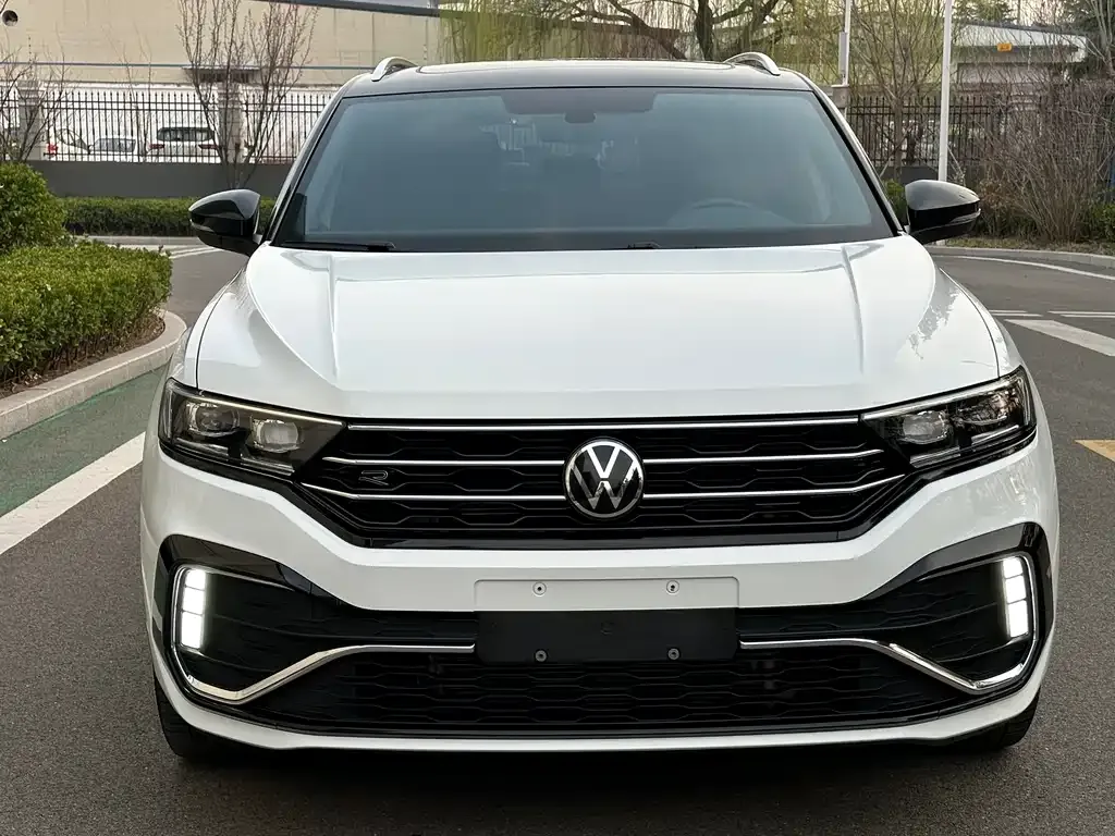 Volkswagen T-Roc — фото 9