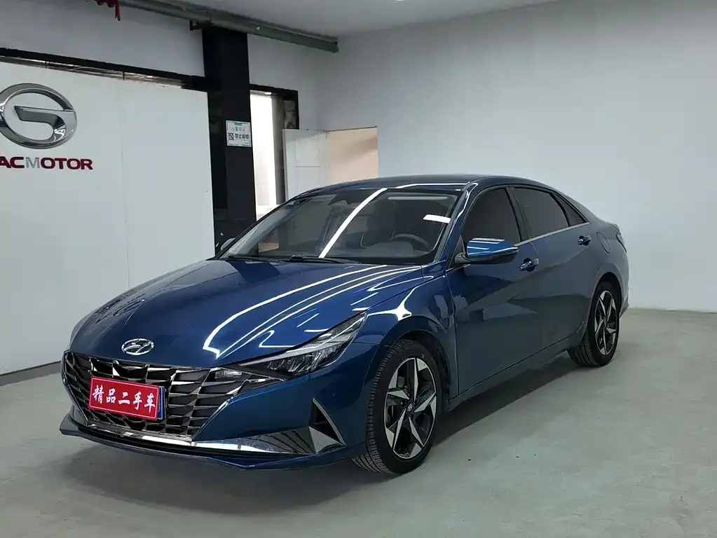 Hyundai Elantra — фото 1
