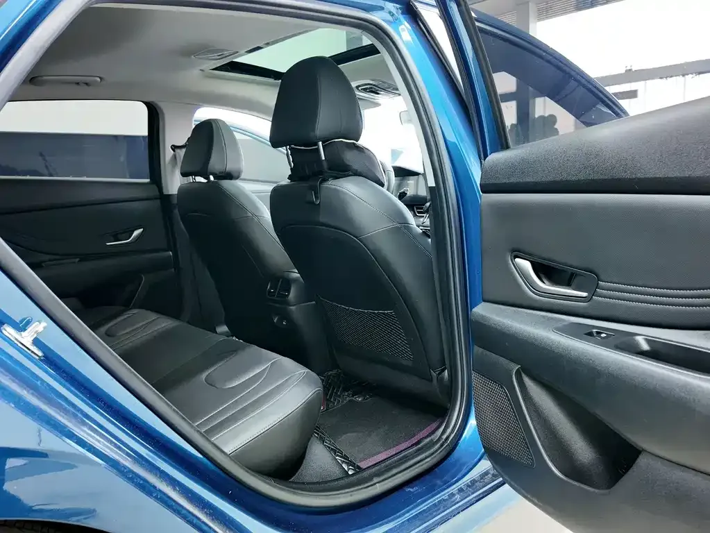 Hyundai Elantra — фото 3