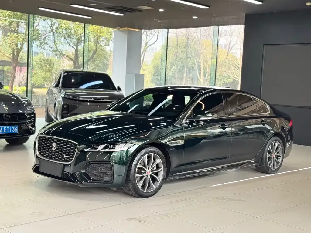 Jaguar XFL — фото 1