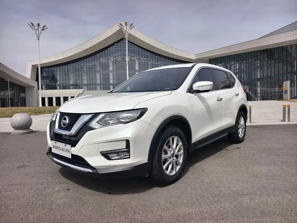 Nissan X-Trail — фото 1