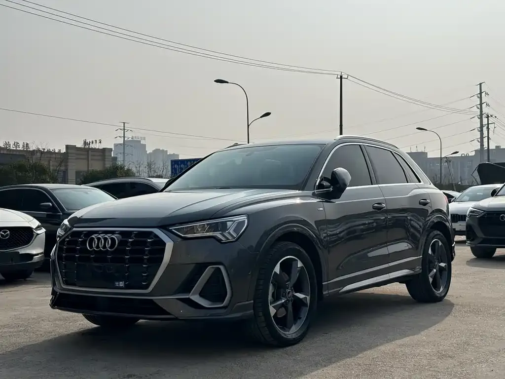 Audi Q3 — фото 1