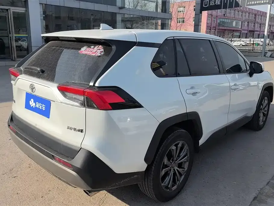 Toyota RAV4 — фото 6