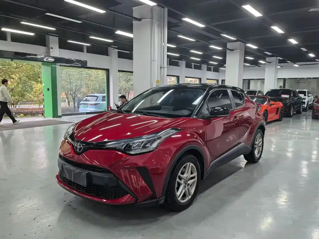 Toyota C-HR — фото 1