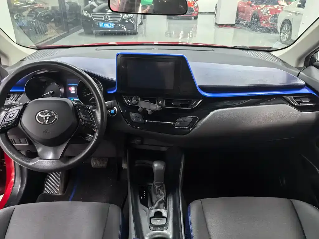 Toyota C-HR — фото 9