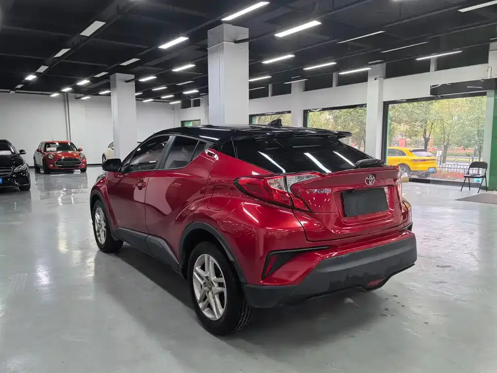 Toyota C-HR — фото 10