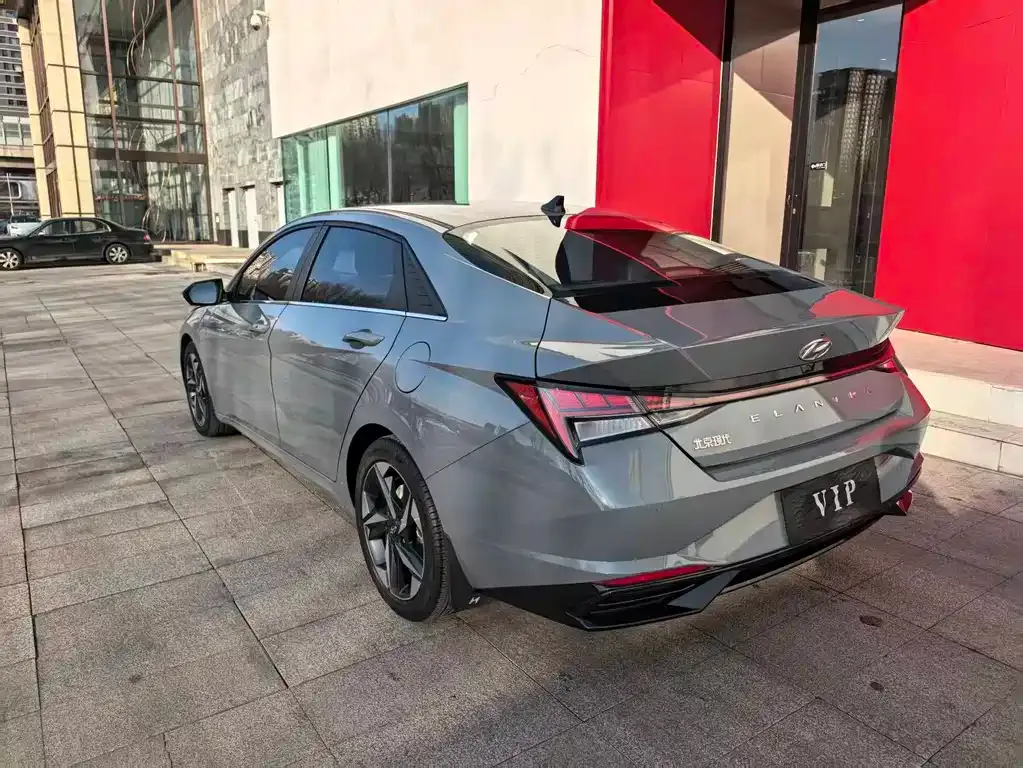 Hyundai Elantra — фото 2