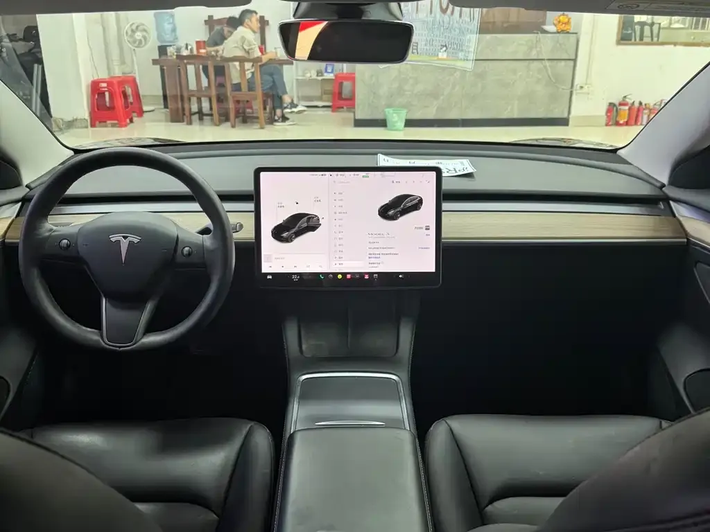 Tesla Model 3 — фото 10