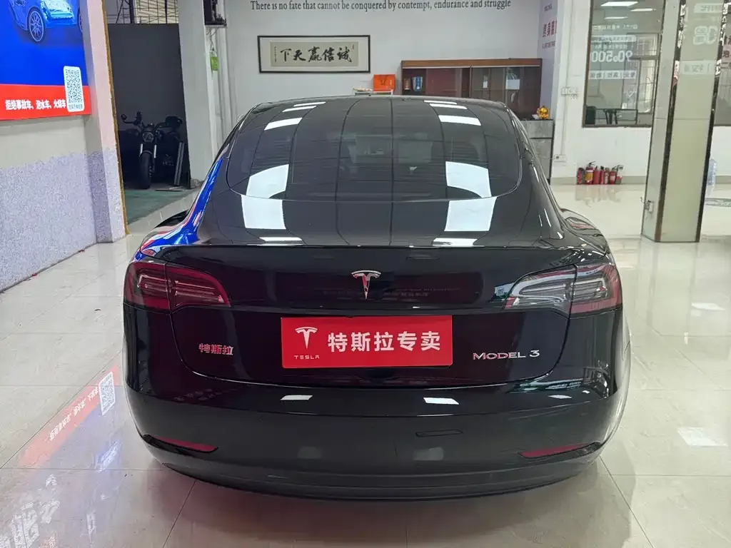 Tesla Model 3 — фото 3