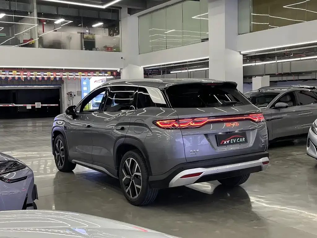 BYD L DM-i — фото 3