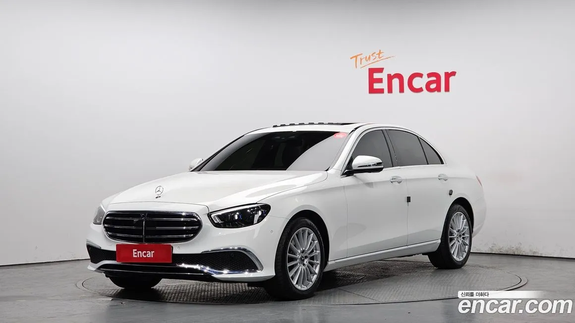 Mercedes-Benz E-Class — фото 1