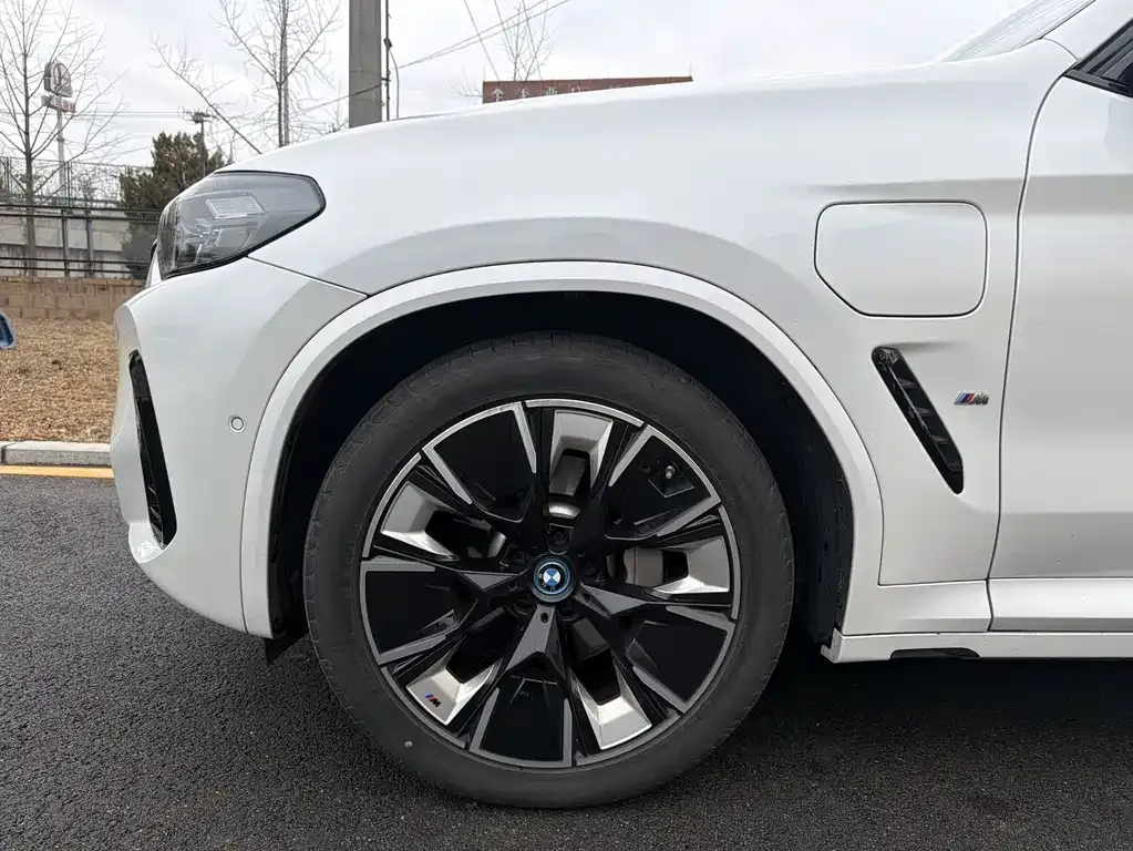 BMW iX3 — фото 4