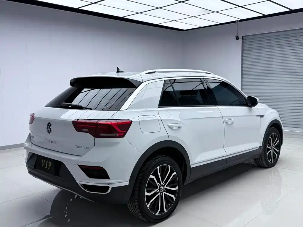 Volkswagen T-Roc — фото 9