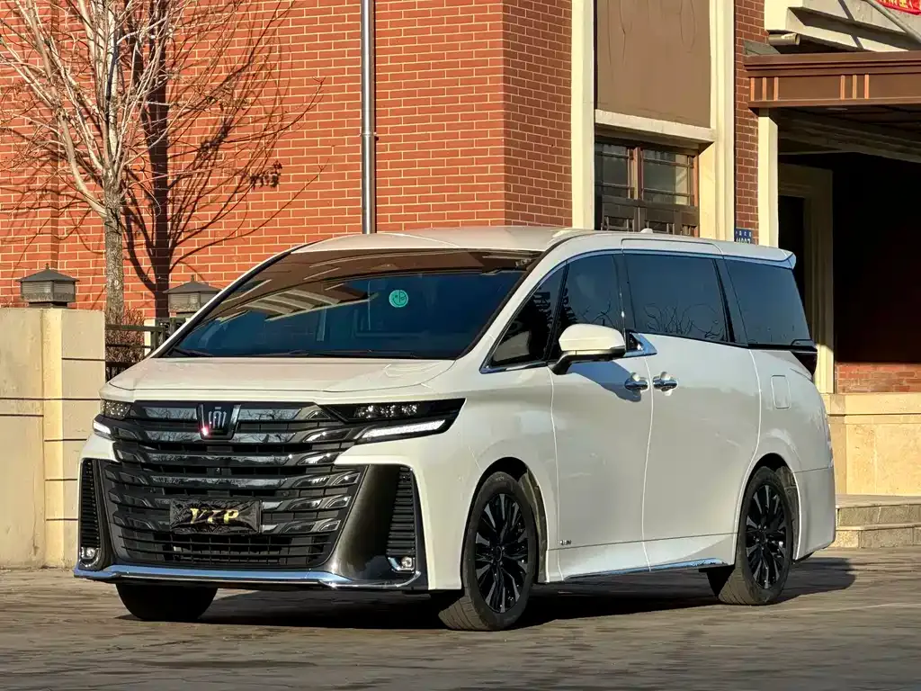 Toyota Vellfire — фото 1