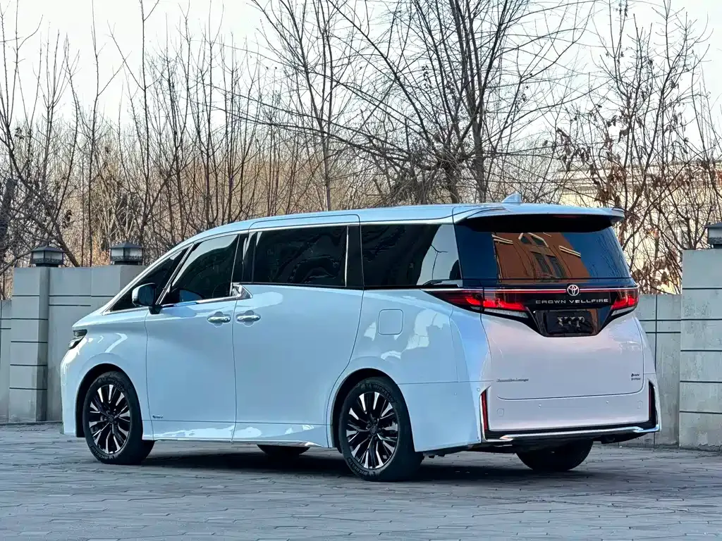 Toyota Vellfire — фото 4