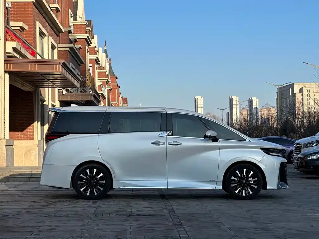 Toyota Vellfire — фото 5