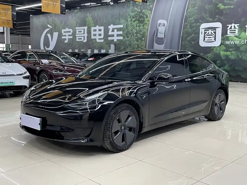 Tesla Model 3 — фото 1