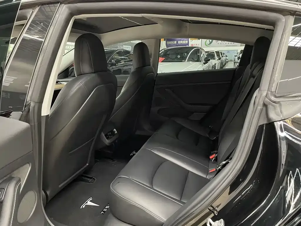 Tesla Model 3 — фото 10